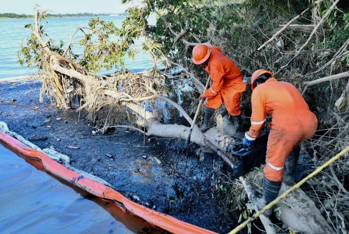 Pemex recupera 2.51 millones de litros de hidrocarburo tras derrame en Veracruz