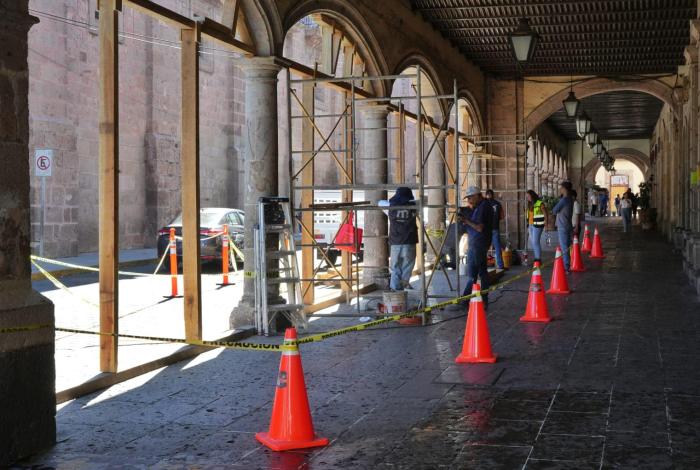 Pendientes de restauración, arquería de Tesorería Nicolaita y portal Aldama