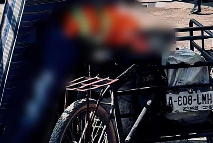 Pepenador de la tercera edad muere mientras empujaba su triciclo, en Lázaro Cárdenas