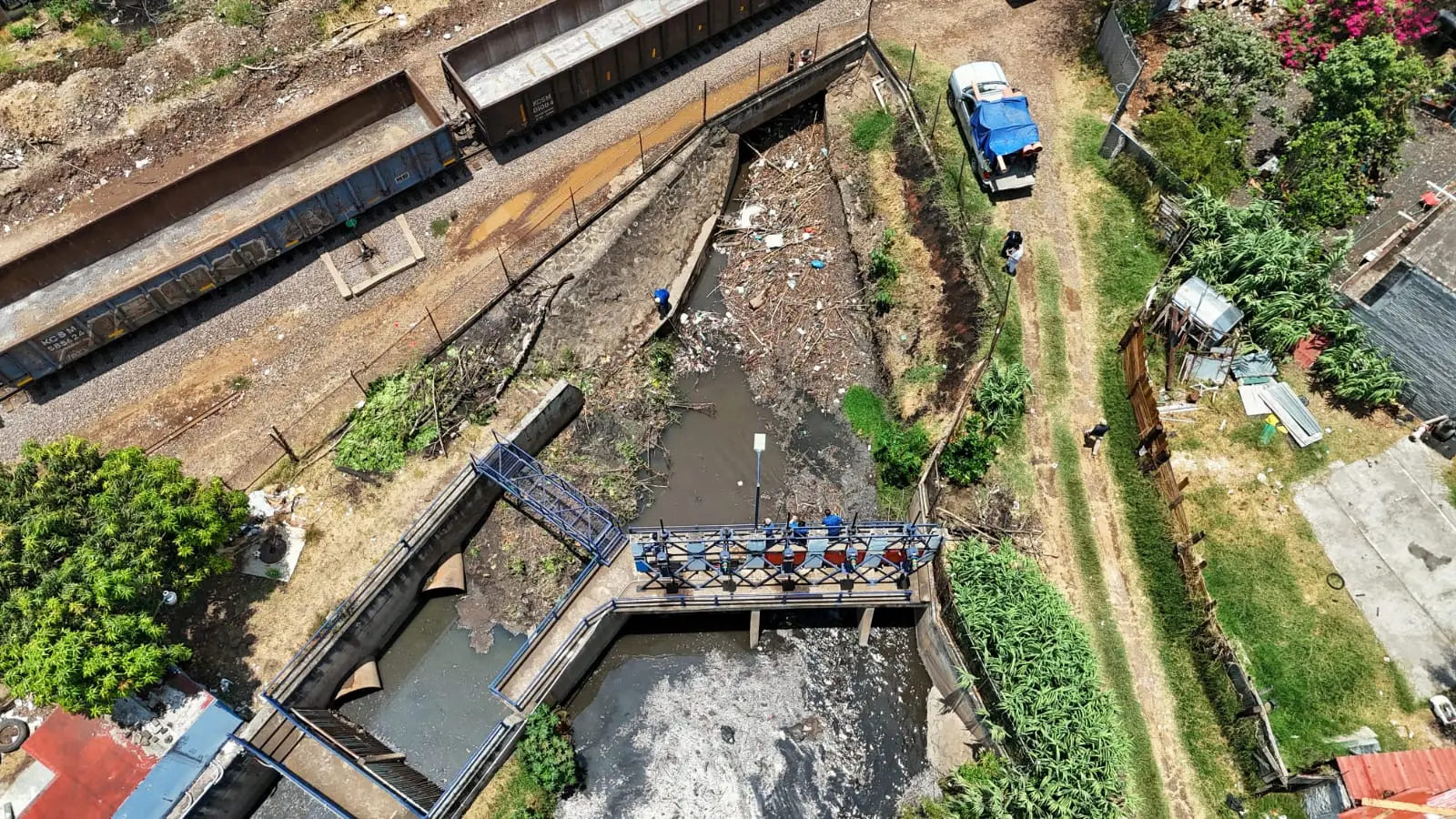 Personal del OOAPAS Morelia llevaron a cabo labores de limpieza en dren Arroyo de Tierras