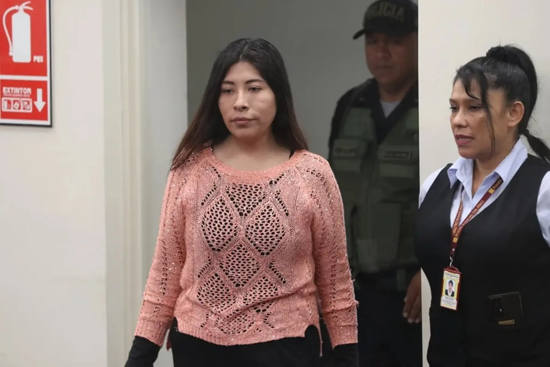 Perú ordena la captura y encarcelamiento de Betssy Chávez, ex primera ministra asilada en la embajada de México