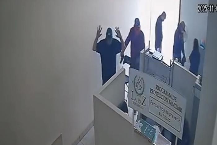 Pese al operativo desplegado en Uruapan, violento asalto a la funeraria La Paz