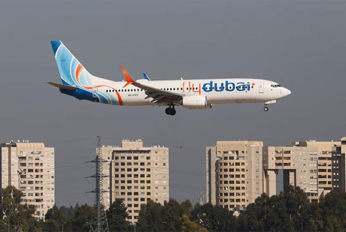 Piloto apuñala a compañero en pleno vuelo de Flydubai; denuncian intención de estrellar el avión