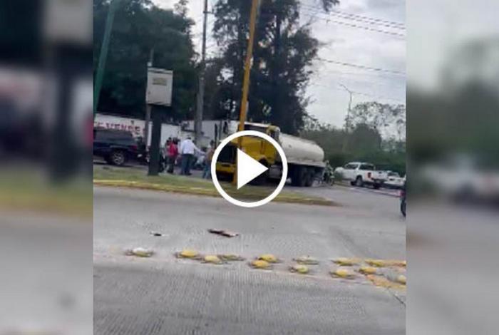 Pipa atr0pella a motociclista en libramiento de Uruapan