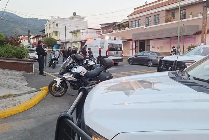 Pistoleros ejecutan a balazos a un hombre en la colonia Francisco J. Múgica, en Uruapan