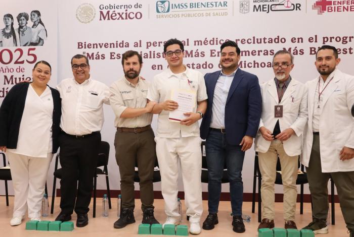 Plan Michoacán incorpora 244 profesionales de la salud para reforzar la atención
