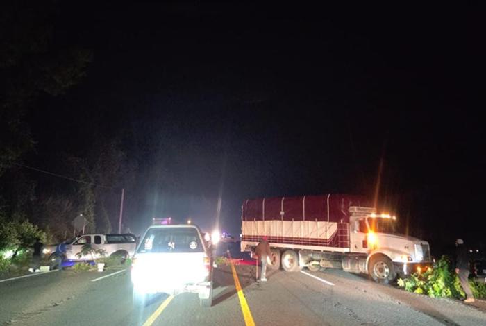  Pobladores bloquean la Opopeo-Santa Clara del Cobre tras desaparición de Isidro Martínez