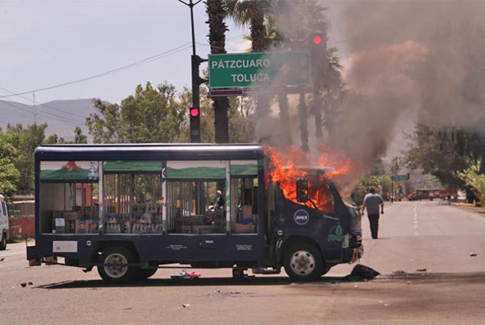 Pobladores de Arantepacua causan destrozos durante manifestación en Morelia