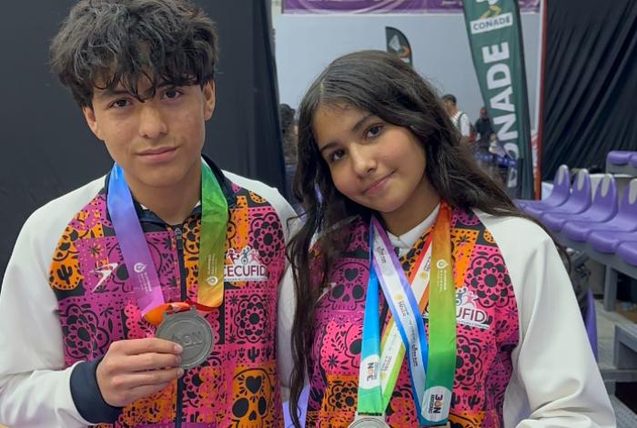 Podio doble para Michoacán: obtienen plata y bronce en bádminton