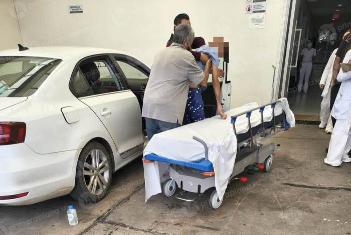 Policía auxilia traslado de joven con convulsiones, en Morelia
