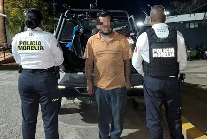 Policía Morelia detiene a un hombre en posesión de una motocicleta robada