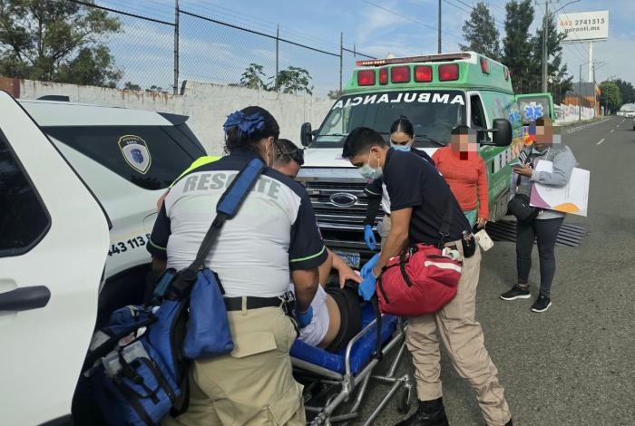 Policías de Morelia auxilian a mujer en labor de parto