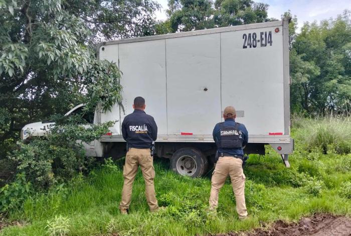 Policías de Pátzcuaro recuperan camión robado en Tzintzuntzan