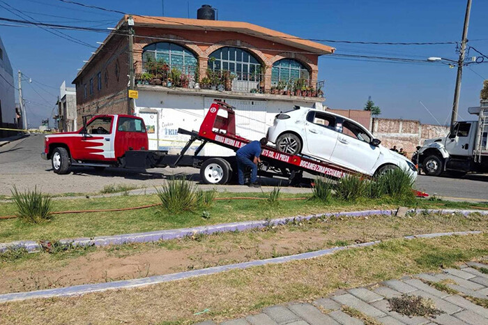 Policías hallan auto robado tras atender reporte de disparos en Singuio, Álvaro Obregón