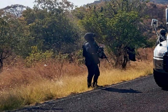 Policías repelen agresión armada en la carretera “nueva” a Acahuato