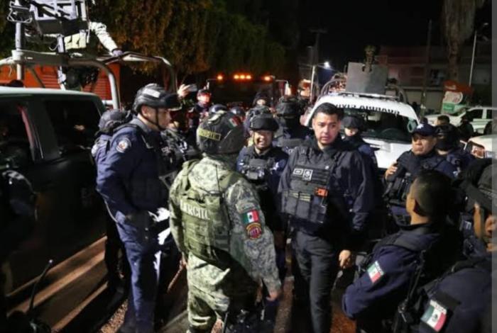 Por am4s y dr0gas, detienen a ocho policías municipales en Coeneo