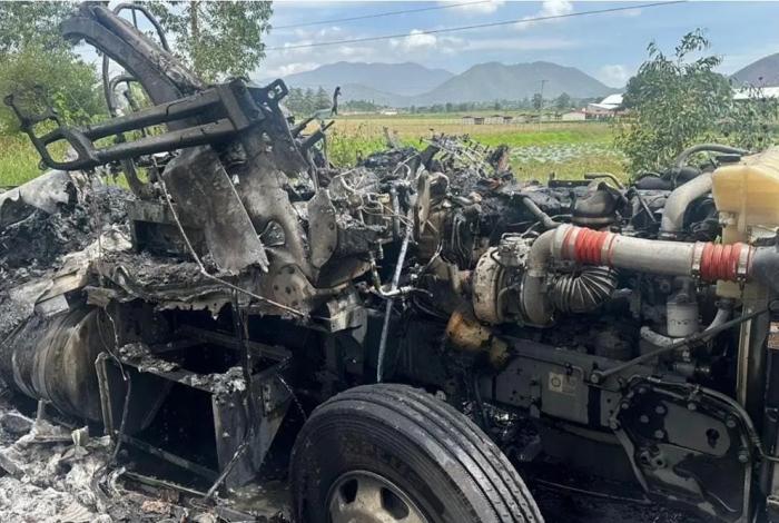 Por fallas mecánicas se incendia un tractocamión en Ciudad Hidalgo, Michoacán