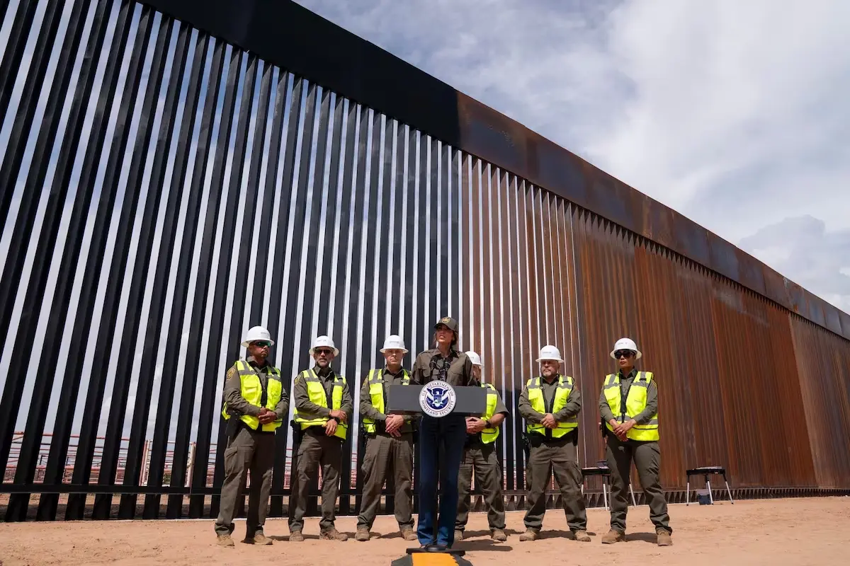 Por órdenes del gobierno de Estados Unidos, el muro fronterizo se pintará de negro