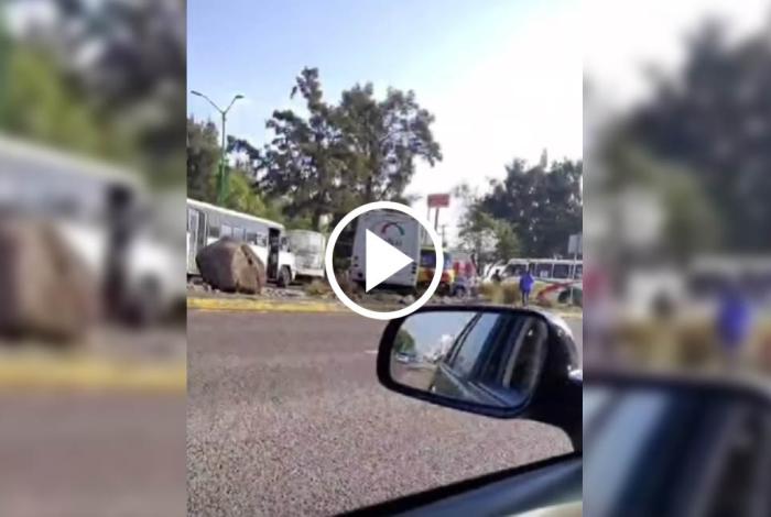 Por presunta invasión de rutas, transportistas bloqu3an la Av. Madero Oriente