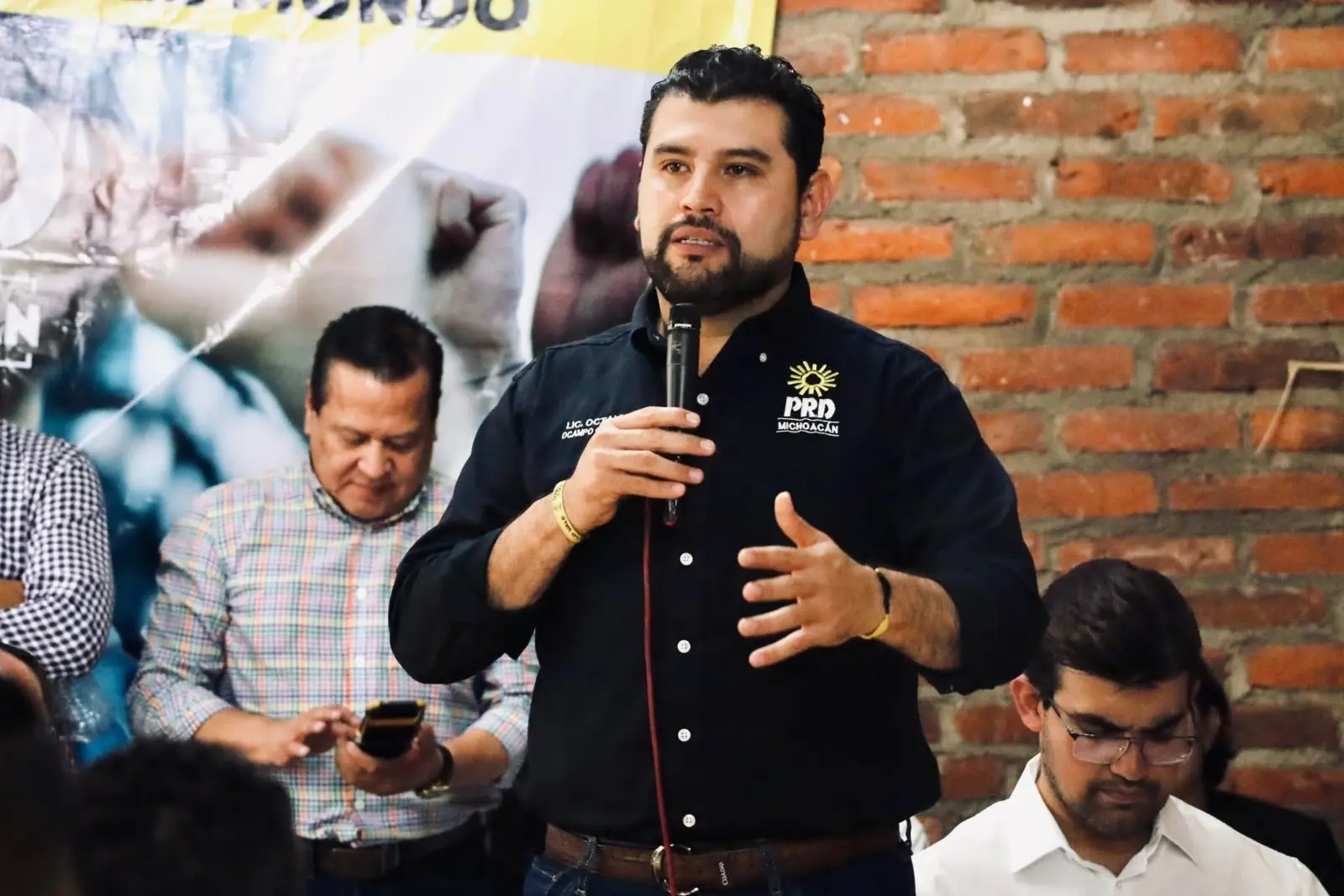 PRD llama a Morena a resolver sus disputas internas fuera del Congreso local
