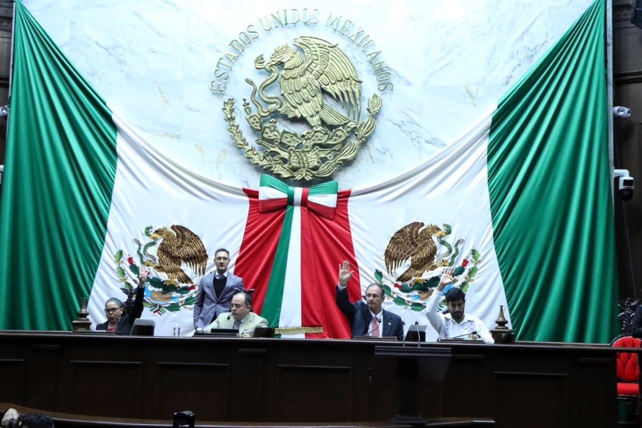 Presea “Constitución de 1814” al Colegio de Abogadas de Michoacán