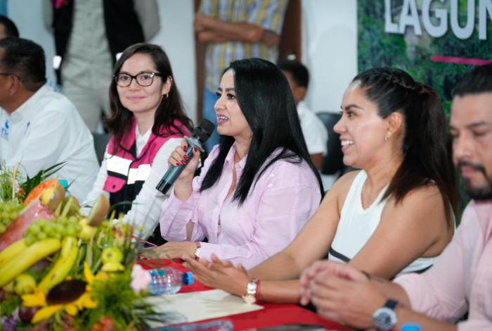  Presenta Gladyz Butanda proyecto para el Parque Ecoturístico Laguna de Chandio