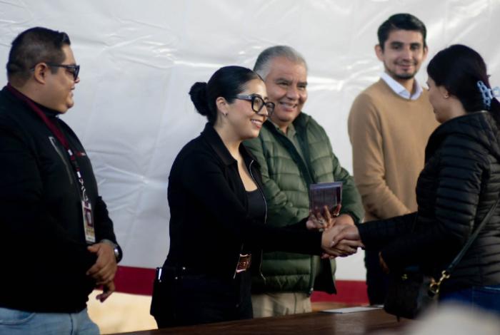 Preside Yohana Mendoza entrega de tarjetas de la beca universal “Rita Cetina” en Ario