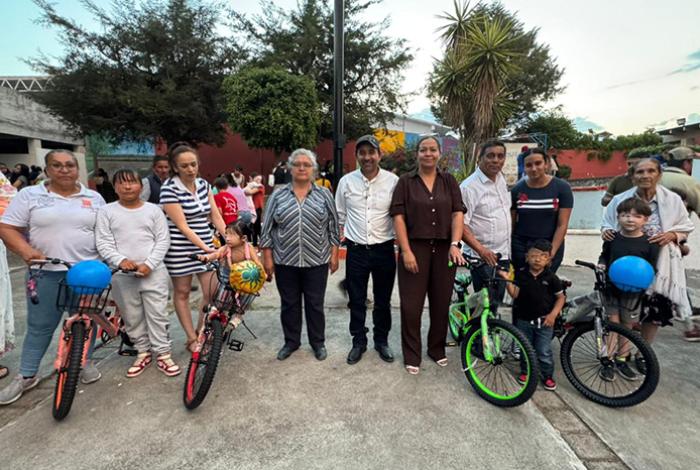 Presidente de Charo celebra a niñas y niños del municipio llevando alegría a todas las localidades