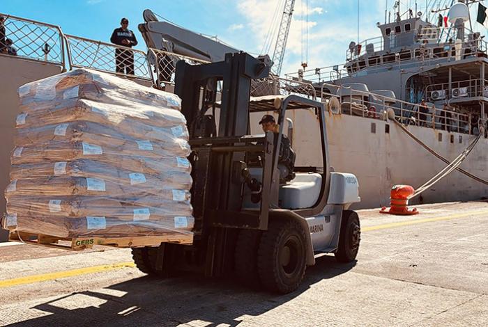 Presidente de Cuba destaca la "solidaridad" de México tras la llegada de 814 toneladas de víveres