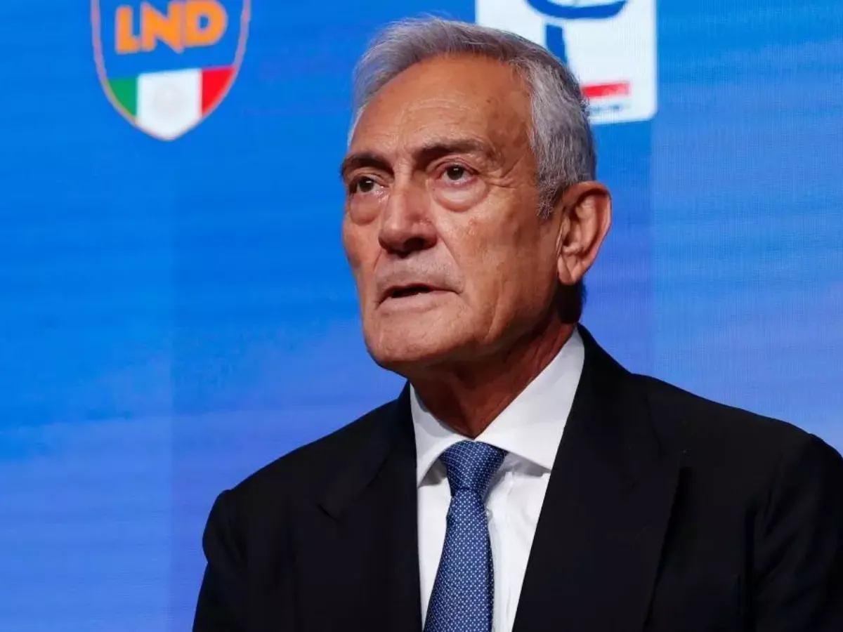 Presidente de la Federación Italiana de Fútbol renuncia a su cargo