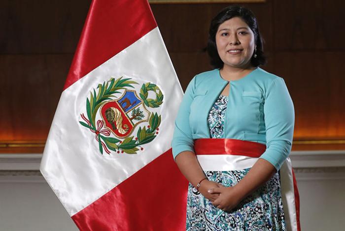 Presidente de Perú confirma que ex primer ministra de Castillo no podrá viajar a México