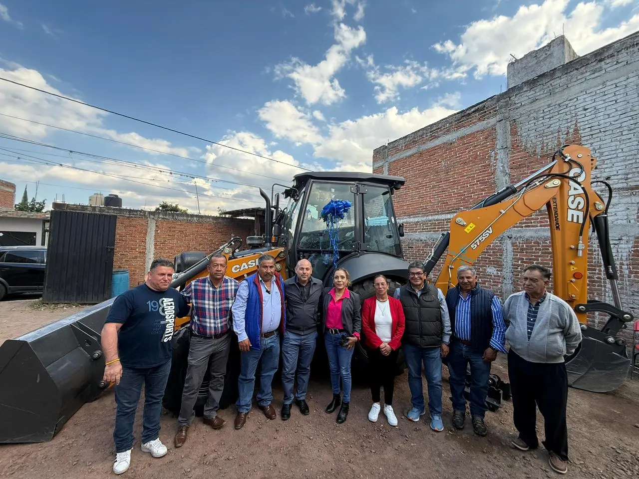  Presidente Municipal de Tarímbaro acompaña entrega de nueva maquinaria al COMAPAT