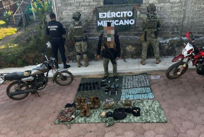Presunto líder delincuencial es detenido en Zirahuén con armas y droga: SSP