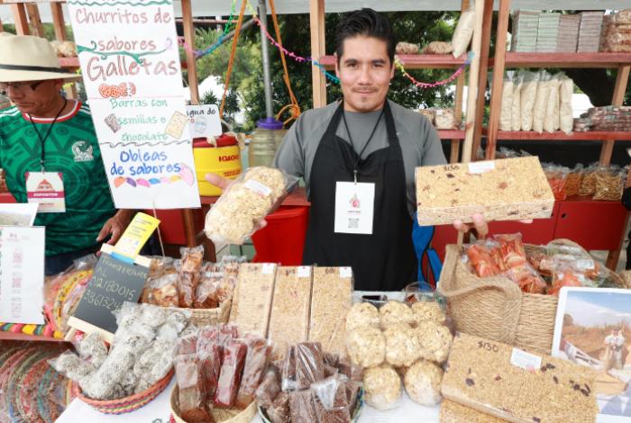 Productores de amaranto exhiben sus productos en defensa de su grano ancestral