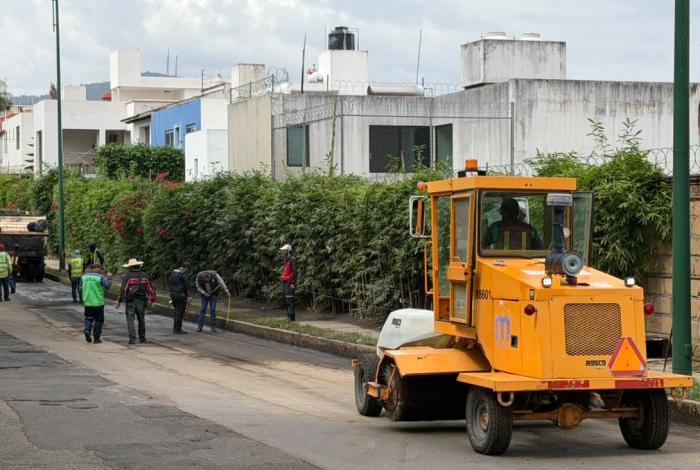Programa de Reencarpetamiento de vialidades interviene avenida Montaña Monarca