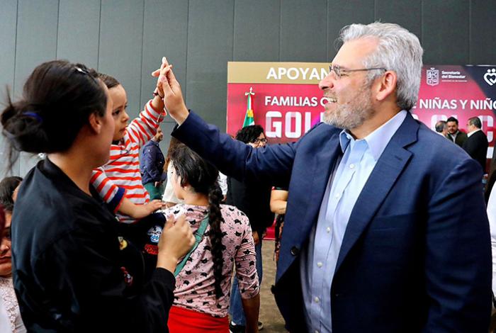 Programa “Familias Cuidadoras” ha apoyado a 780 niñas y niños con cáncer: Bedolla