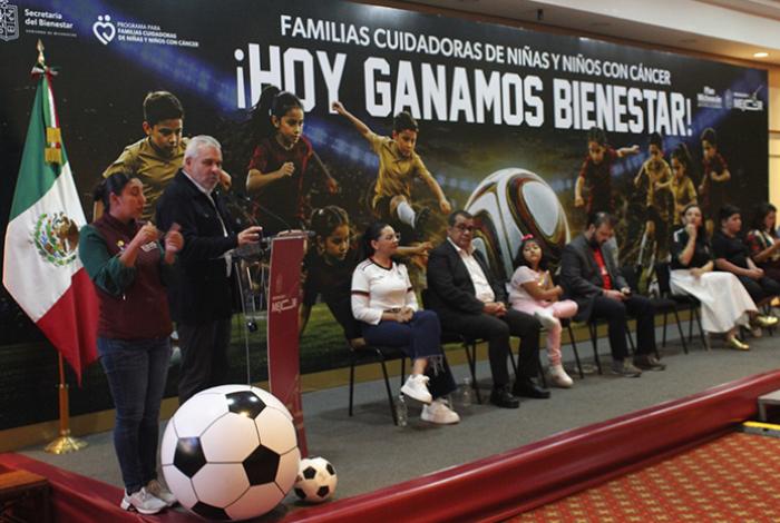 Programa para Familias Cuidadoras reduce del 30% al 2% abandono de tratamientos: Bedolla