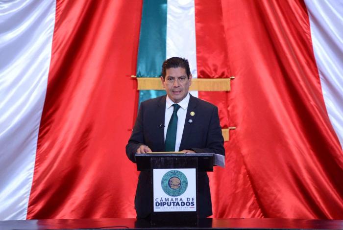 Propone Ernesto Núñez Aguilar iniciativa contra el ejercicio ilegal de la medicina