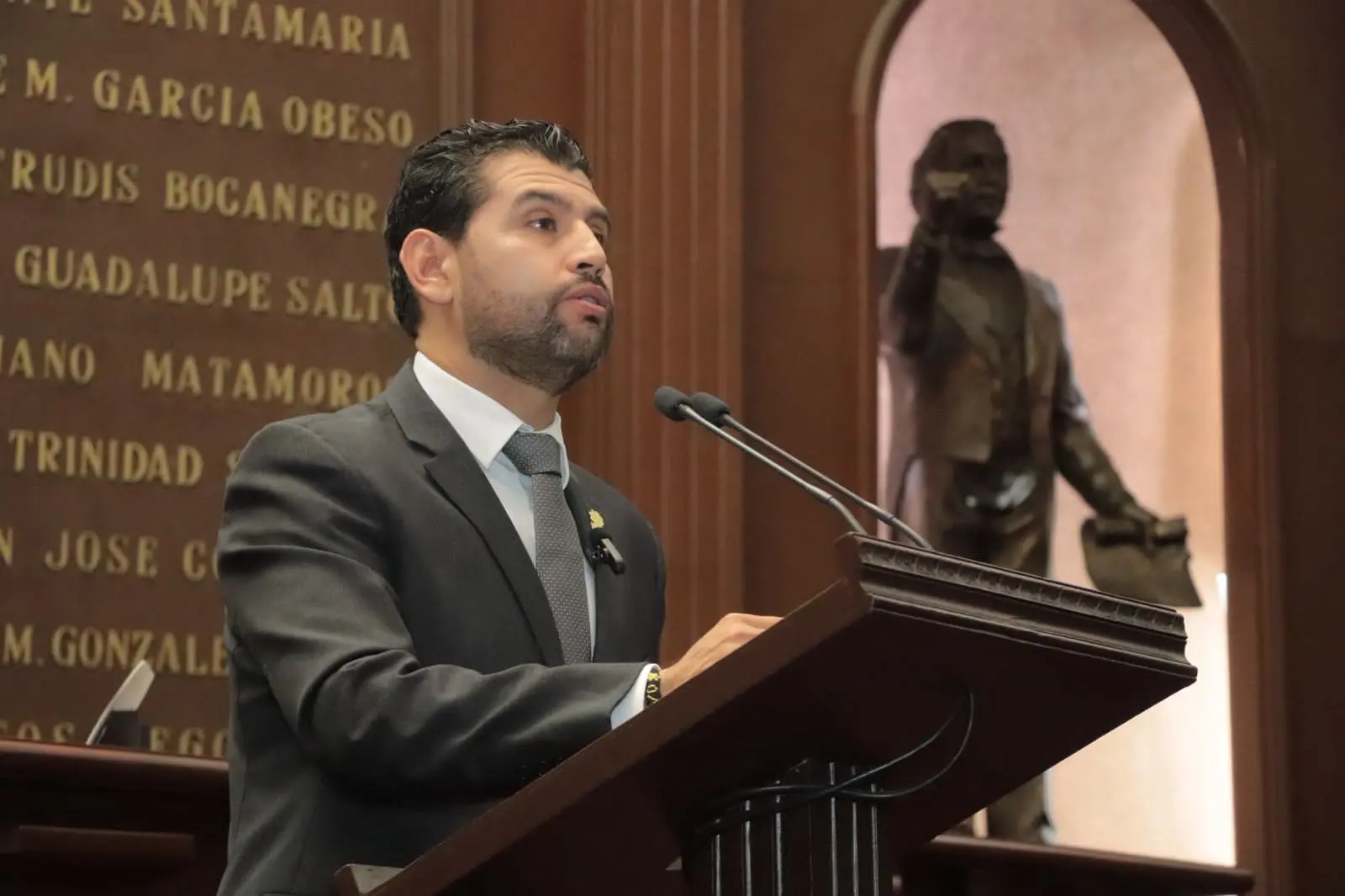 Propone Octavio Ocampo cárcel para el “halconeo digital” y el espionaje con cámaras ilegales en Michoacán