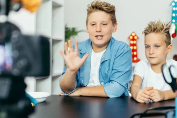 Proponen castigar con prisión a padres de niños ‘influencers’