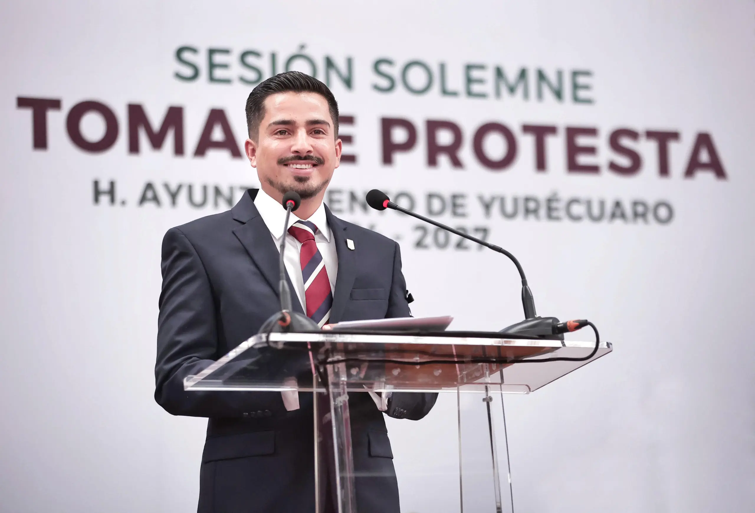 Propuesta de disolver poderes es absurda: Moisés Navarro