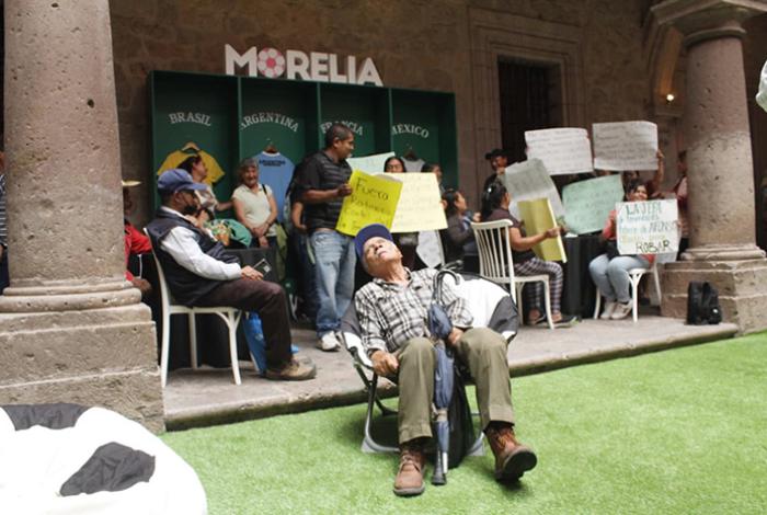 Protestan en Palacio Municipal por el suministro de agua en la tenencia de Santa María