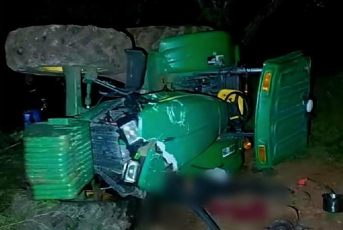 Puruándiro: saldo de un muert0 y dos heridos en volcadura de tractor