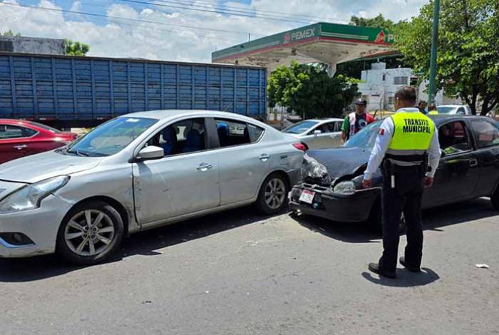 Quedan heridas dos mujeres tras un choque vehicular en la Ejidal Sur, de Zamora