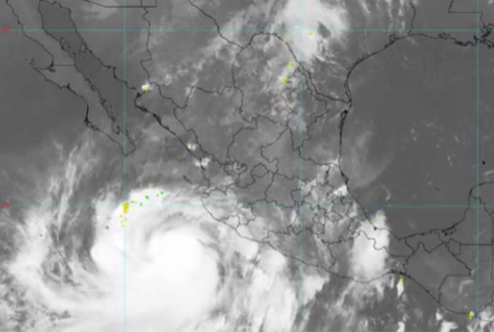 Rachel se intensifica a huracán categoría 1, cerca de Michoacán y Jalisco
