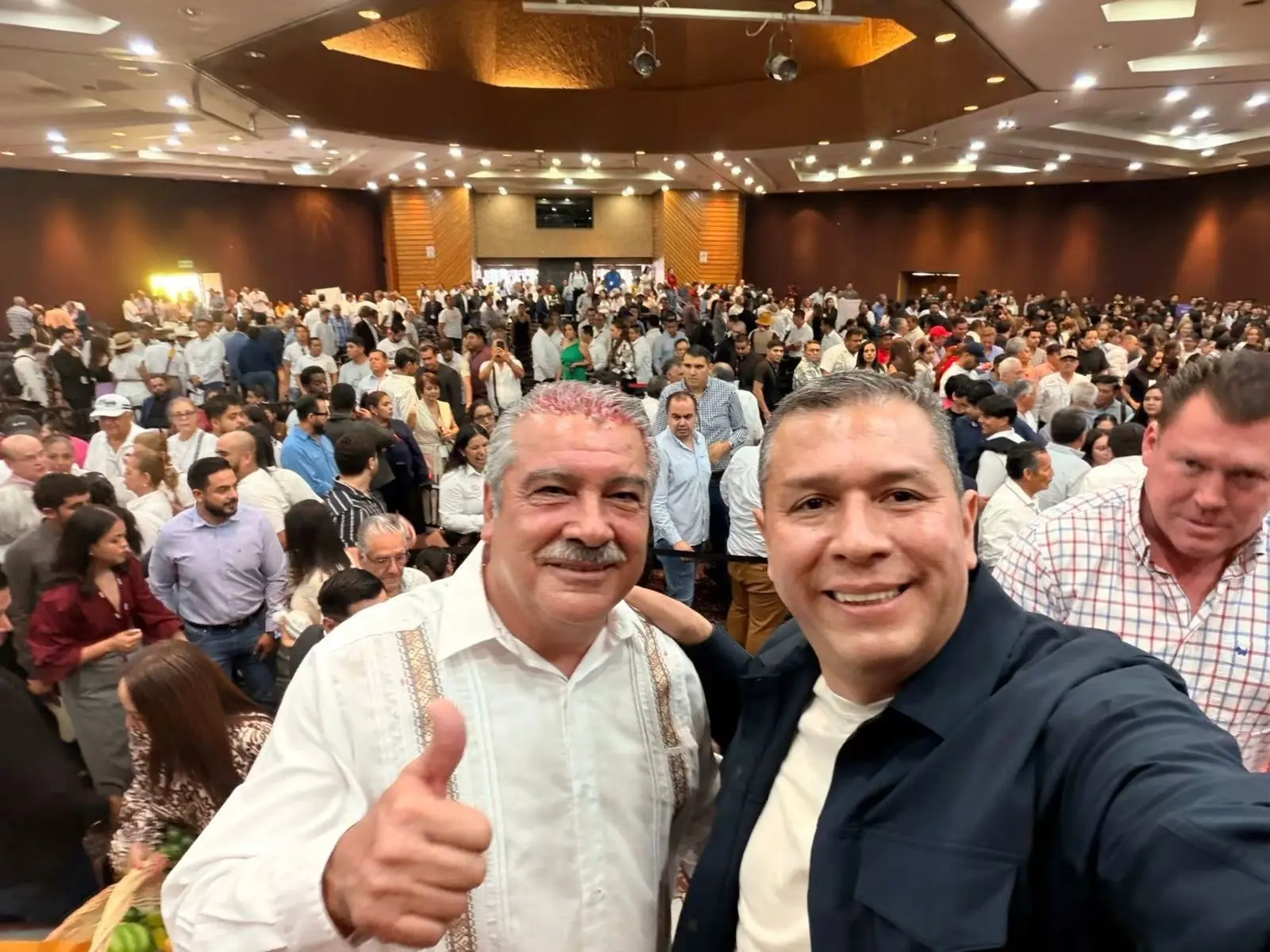 Raúl Morón demuestra que la política es servir, no negociar: JC Barragán