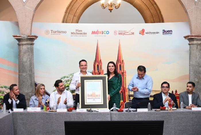 Realizan en Zamora segunda entrega de tarjetas Orgullo Migrante y visas del programa REFAMI