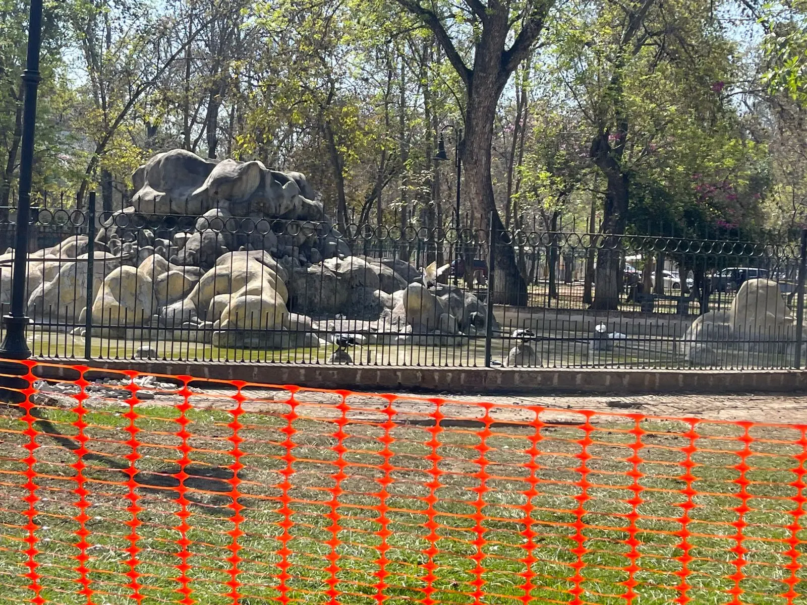 Realizan trabajos de renovación en la Fuente de los Patos