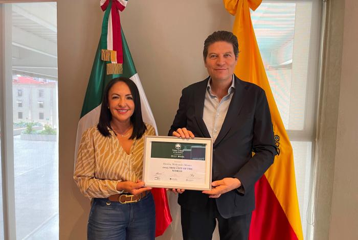 Recibe Alfonso Martínez reconocimiento internacional que distingue a Morelia como ‘Ciudad Árbol