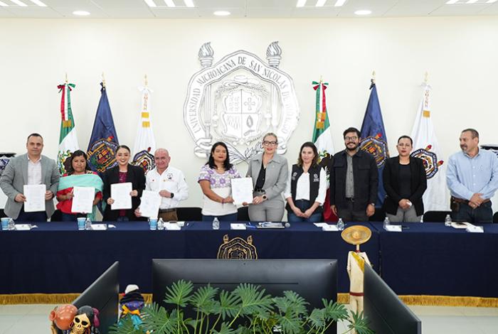 Recibe UMSNH a comunidades de pueblos originarios y hacen equipo para rescatar el Lago de Pátzcuaro